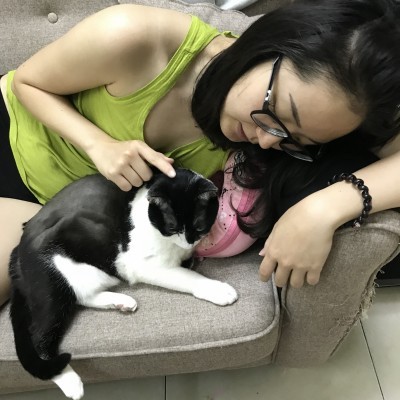 在老婆的手机里面无意之间翻到和其他男人之间的交往记录 愤怒的老公一气之下全曝光