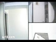 房东偷拍美女洗澡