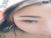 很屌的美女主播兼职服装店老板娘不穿内裤在店门口马路露出玩逼在店里尿尿.