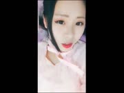 小美女挺骚的拿梳子抠逼自慰.