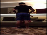 模特身材的社交名媛夜店找鸭脱下内裤直接在包房地上干.