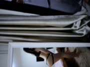 百度云泄密-90后高颜值美女对着镜子全裸自拍时被回来的男友看见性欲大增提枪就干肏完后还把逼毛都刮干净了!
