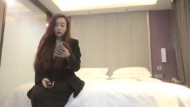 最有气质的御姐之一，165CM的身高 丰满肉感的身材 白皙的巨大美乳，被操顶到G店了要高潮