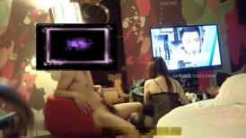 约炮看上去很良家的妹子连体黑丝射完一炮歇会又干妹子肤白臀肥丰满肯定败火