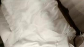 猥瑣中年大叔星級酒店開房現場直播高價約了個短裙氣質小姐姐啪啪 穿著開檔黑絲情趣裝互舔調情上位騎乘69後入幹得直叫求饒 國語對白
