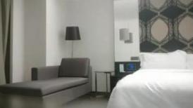 【干净利速】，3000网约兼职车模，女神温婉可人，没想到今夜遇到打桩机，花式啪啪陶醉表情一览无余