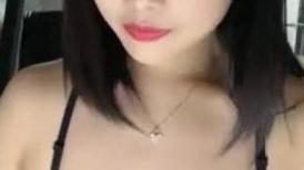 猫耳朵装扮第一视角椅子上跳蛋自慰，表情欲仙欲死享受极了，淫水很多，直播洗澡，