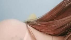 【颜值网红女神难得收费秀】C罩杯极品美乳 又大又圆 一线天馒头逼  站在椅子上掰穴  里面已经很湿 一直叫爸爸很诱人