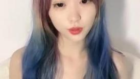 纯欲系天花板！高颜值极品美少女！新染的蓝发，苗条贫乳奶子揉捏，掰开紧致粉穴，近距离特写