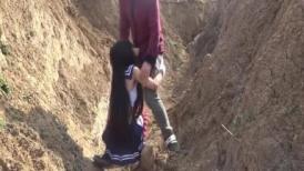 黑丝配学生装大冷天野战口爆起来很缠绵吃着大奶特别爽