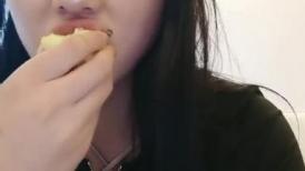 绝对极品！G奶美乳女神下海！粉嫩大乳晕超柔软，揉捏巨乳抖动，掰开粉穴特写手指扣弄