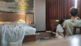 【持久哥探花】，下午约21岁大学生，眼镜妹清纯可爱，单纯缺少性经验