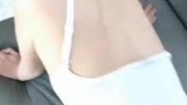 无套后入骚逼女友 肉肉漂亮的小身材，一顿啪啪爆操 精液射在翘臀上满满都是