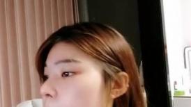 肉欲系大奶小骚货！白丝袜揉搓肥穴！操逼大战，后入撞击奶子直晃，淫语骚话不断，操我骚逼