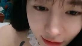 纯欲系天花板美少女！甜美卡哇伊！开房和炮友操逼，浴室洗澡坚挺白嫩奶子，美臀骑乘位套弄