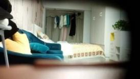 【小小寻花】新晋老哥探花，丰满大奶外围骚女，玩的很花，大奶子乳交，跪在沙发后入