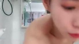 长发御姐范全裸卫生间洗澡洗白白特写粉鲍鱼，热舞诱惑