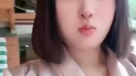 大G奶少妇，嫌弃老公活不好，每次都是完成任务，自己偷偷买跳蛋玩，跟老公说来找闺蜜，偷偷跟我视频！