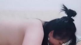轻熟女剧情演绎，和儿子做羞羞事，卖力销魂口，微型坦克，女上位无套啪啪，口爆