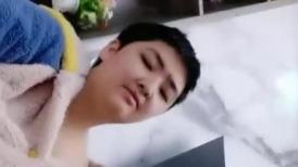 9分颜值极品美女！细腰美臀自慰诱惑！蝴蝶逼掰开，假屌地上骑坐深插，绝活站立一字马