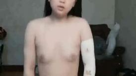 黑丝露脸极品萝莉小少妇激情大秀3P被两个大哥玩弄抽插，口交大鸡巴让大哥压在身下无套爆草射逼上，精彩刺激