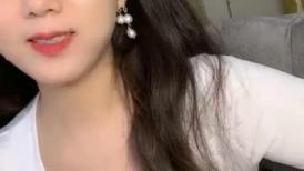 9分颜值气质美女！炮友又来操逼了！性感大奶吊带白丝，乳推吃大屌，大肥臀骑乘位扭腰