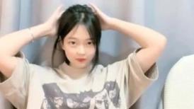 2023.5.19，【叶罗丽精灵梦】，19岁师范大学生，青春美少女，完美胴体，人气直接登顶，主打的就是一个粉嫩