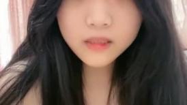 甜美乖巧新人妹妹！被小男友疯狂玩穴！吸吮舔屌，按住双腿猛操，操完自摸，手指抽插