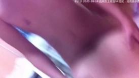 绿帽老公酒店找单男一起伺候丰满的老婆