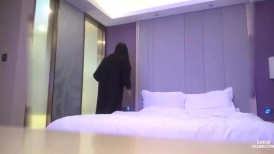 颜值不错黑衣纹身妹子，舔弄深喉口交上位骑坐自己动大力猛操