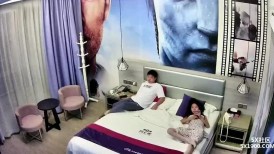 2023-7-30新流出酒店偷拍 老哥等待年轻美女炮友的时间先撸一发保持战斗力
