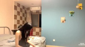 1500元约模特身材学院派美女上门掰逼大尺度私拍忍不住想非礼妹子