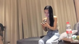 高颜值牛仔裤低胸小姐姐到酒店约会 温柔痴缠用力抱住好爽好销魂 大长腿笔直白嫩扛起啪啪抽送狠狠深入【水印】
