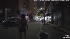 露出女神小K接受金主私人定制 大胆尝试新露出玩法身上涂着彩绘服装夜晚街头裸行