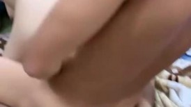 大鸡巴小哥双飞两个极品纹身小妹，全程露脸草嘴舔逼，大鸡巴轮草抽插，各种体位玩弄揉奶干逼，呻吟可射刺激
