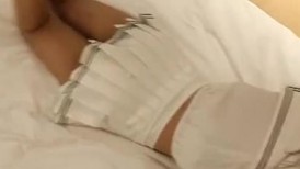 2023-11-9【模特写真拍摄丶探花】文静小美女，话比较少摆弄姿势，脱下内裤掰穴，换上性感连体网袜