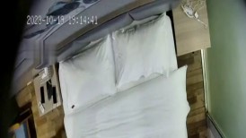 10-19酒店偷拍！非常骚的妹子，落地窗前疯狂操逼，回到床上还喊着：我要，我想要！男的打俩炮她才罢休 (2)