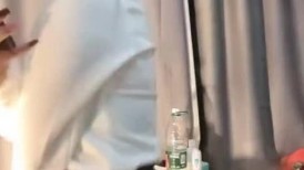 性感尤物短发美女！衬衣包臀裙超诱人！热舞诱惑一番，翘起肥臀看骚穴，卫生间地上摸穴，美女极度淫骚