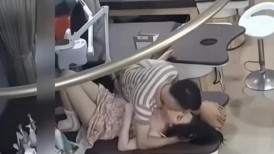 安防精品 美容院按摩大胸少妇偷情店员 舔逼舔胸骑身上