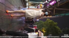 大神尾随偷拍美女裙底风光 气质美女诱人高跟鞋..性感透明内裤正面抄底露逼