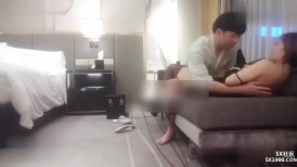 探花大神肥尸哥酒店重金约嫖身材娇小科技网红脸外围女边草边讲和嫖客厕所操逼牛逼事