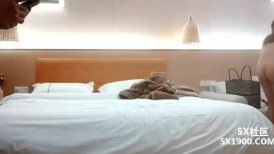 2023-2-23【用利顶你】深夜极品外围美女，自带豹纹短裙，性感热舞骚的很，顶级美腿扛起爆草，打桩机大奶直晃动
