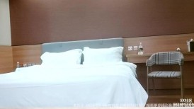 2023-3-2【用利顶你】极品外围兼职嫩妹，外表文静美腿，撩起裙子一顿摸，扣完穴直接草
