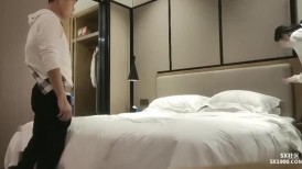 漂亮大奶美女 里面有气 正常 好嫩好多水 被小伙操的奶子哗哗 呻吟不停
