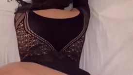 ❤️❤️肥臀爱好者，巨乳摇摆抹精油，油光程亮，第一视角后入撞击，大屁股很Q弹，搞不了几下就缴枪 (2)