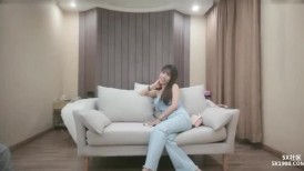 苗条范御姐性感迷人 吊带衣修身裤前凸后翘欲望沸腾 抱起来托着翘臀啪啪猛力上下抽插 啪啪碰撞尽情输出战斗