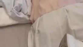 极品嫩妹被PUA大叔按倒在床 火辣输出 小嫩穴被大鸡巴肆意打桩 (2)
