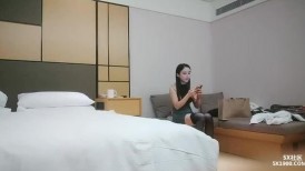 黑丝高跟美眉 舔吧 哥哥用力把小骚逼操坏 小骚逼都是水 身材苗条骚话不停 被大鸡吧多姿势输出