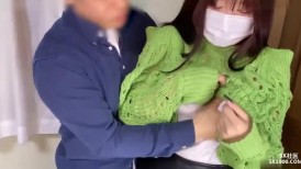 FC2 4472503 与一个本来应该抵抗的工作女孩进行中出性爱，但她屈服于快乐，最终一遍又一遍地射精