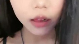 蠢萌宝贝露脸大秀，白丝情趣诱惑装扮，脱衣有料性感的大奶子揉捏，粉嫩骚穴特写展示，自慰呻吟看了秒硬刺激